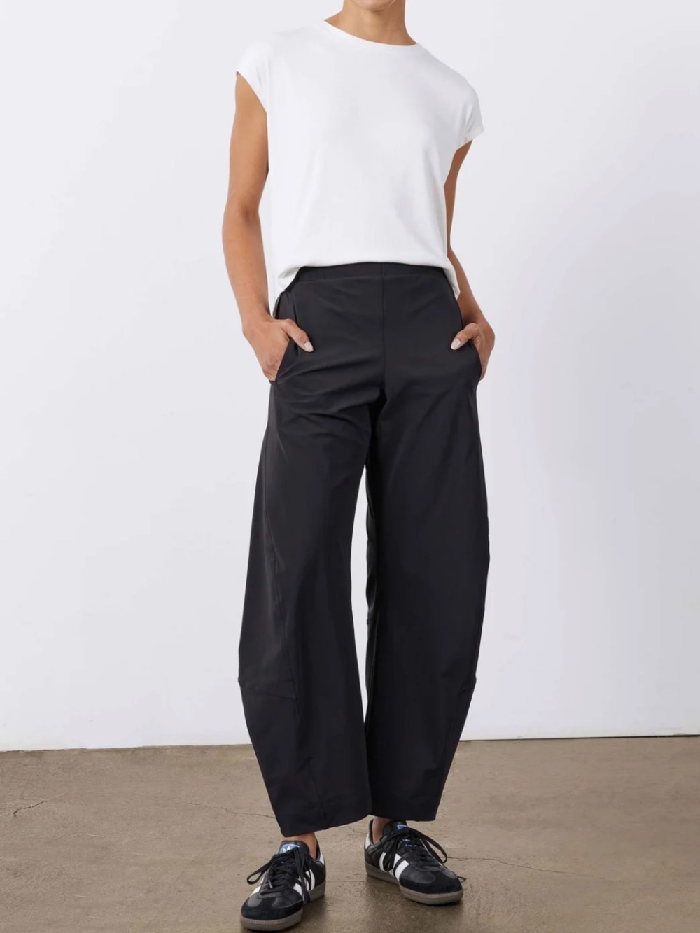 Ruti On The Loose — Clean Minimal Silhouette 6